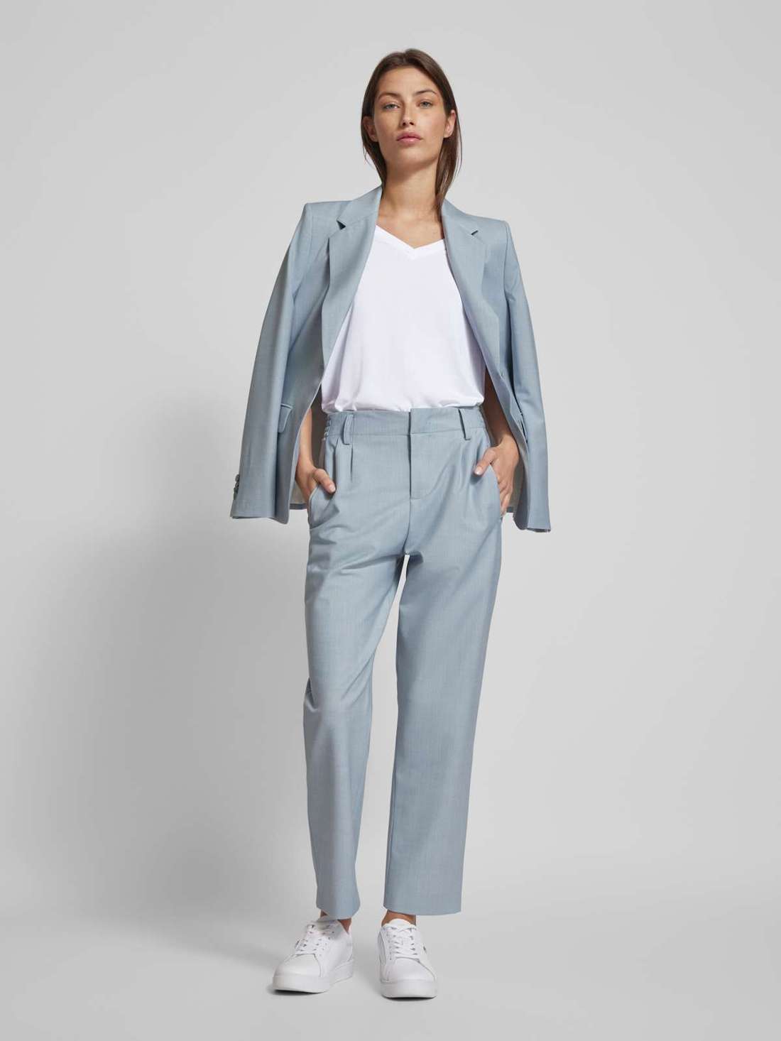 футболка с V-образным вырезом Fenya