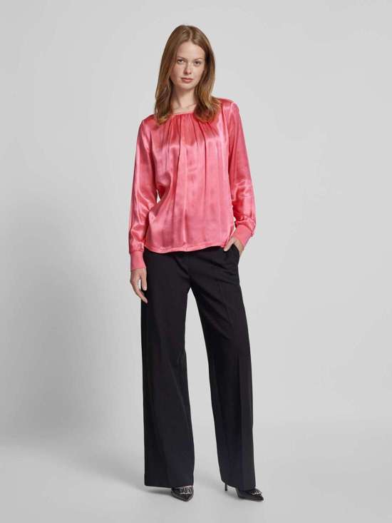 Блузка-рубашка стандартного кроя со складками