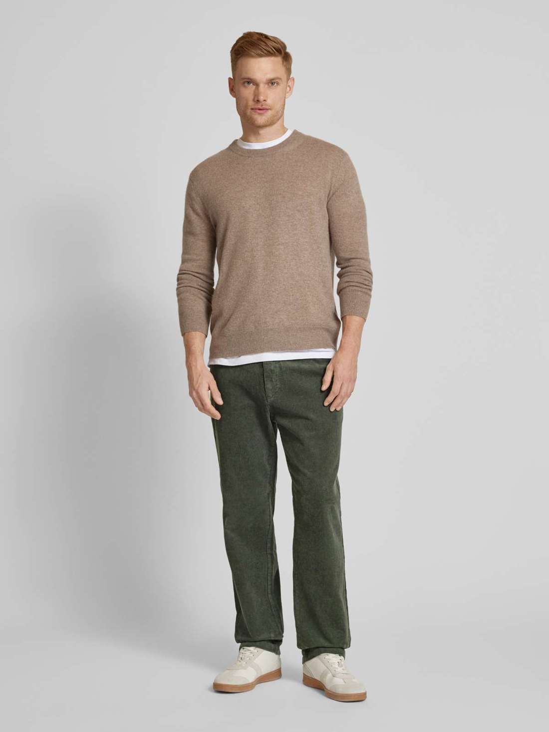 Брюки прямого кроя с задними карманами