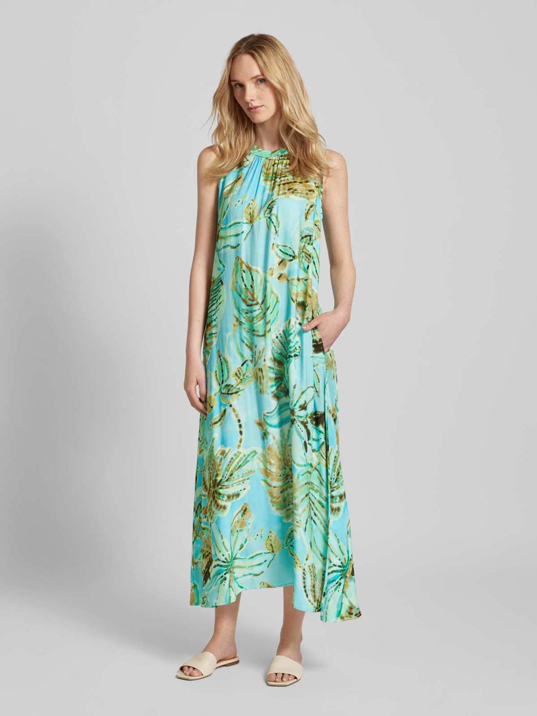 Платье макси из вискозы с цветочным узором