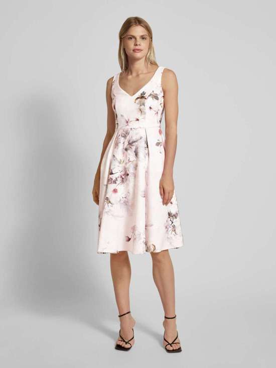 Коктейльное платье длиной до колена со складками-коробками