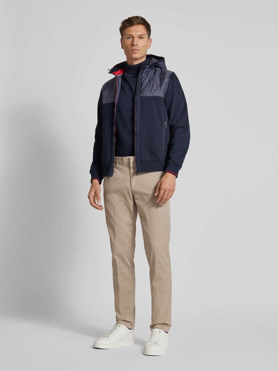 Толстовка с воротником стойкой