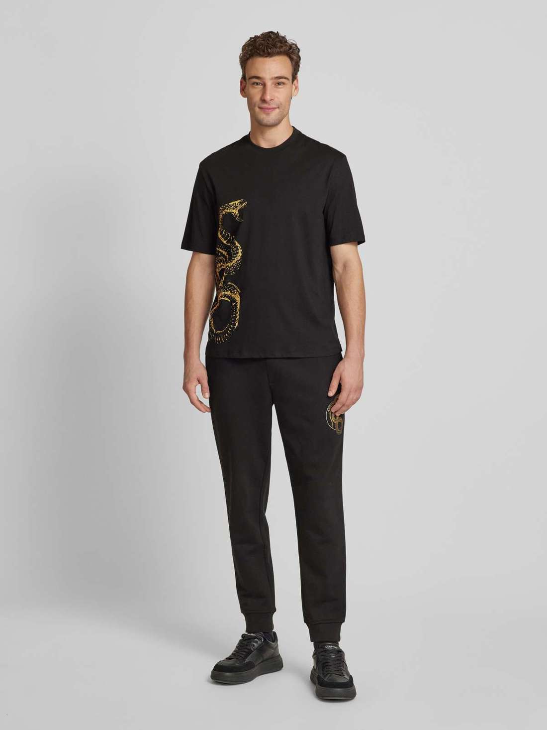 Футболка с мотивным принтом