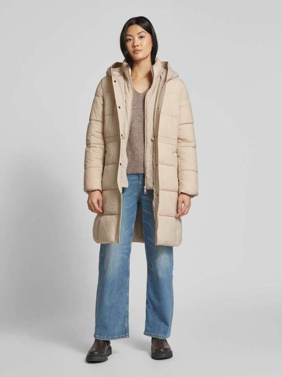 Стеганое пальто с капюшоном