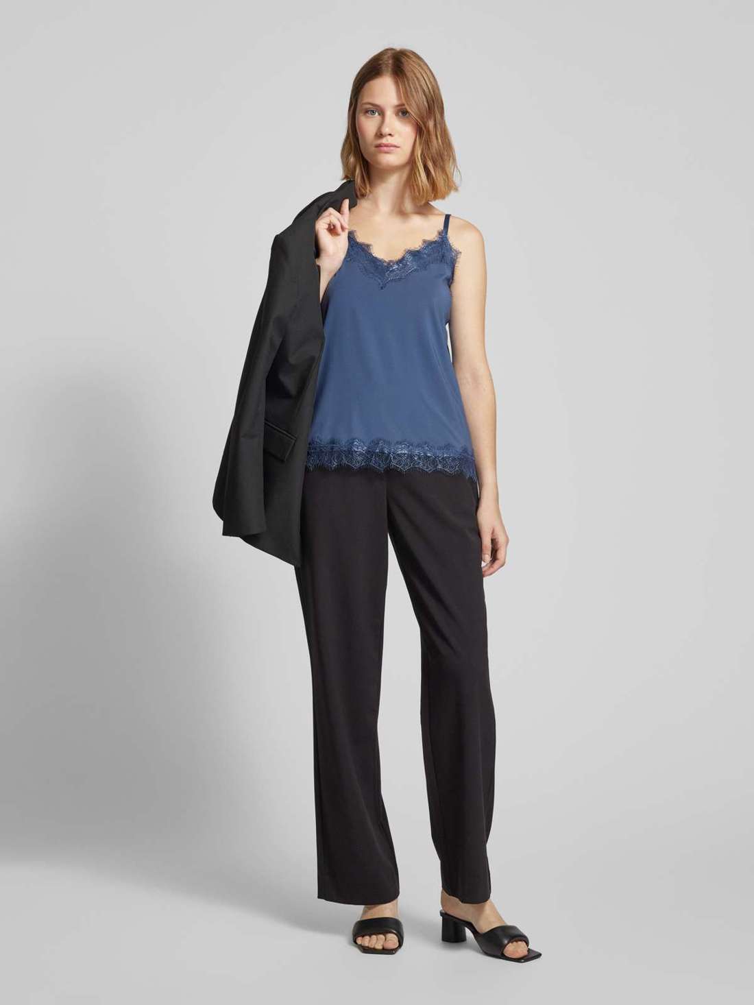 Майка с кружевной отделкой BICCO