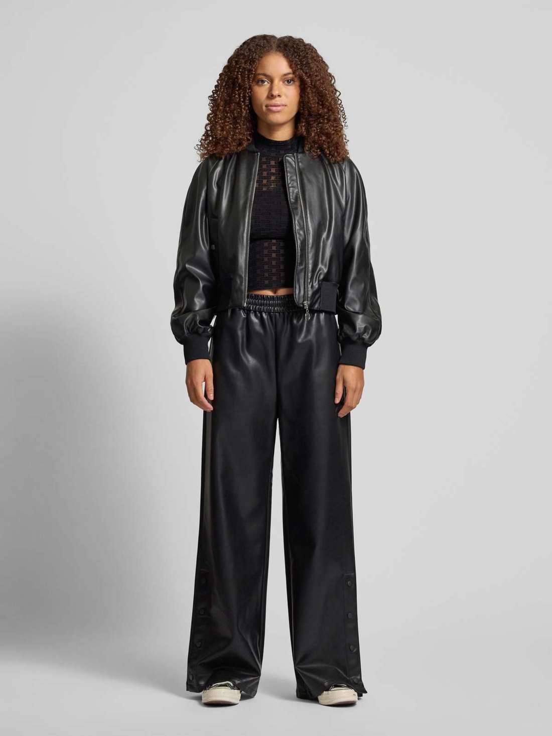 Лонгслив стандартного кроя с пришитыми этикетками Dasori