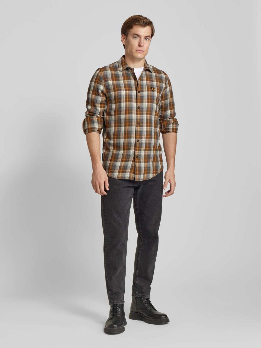 Повседневная рубашка стандартного кроя с