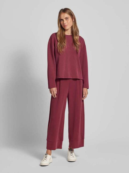 Толстовка с круглым вырезом