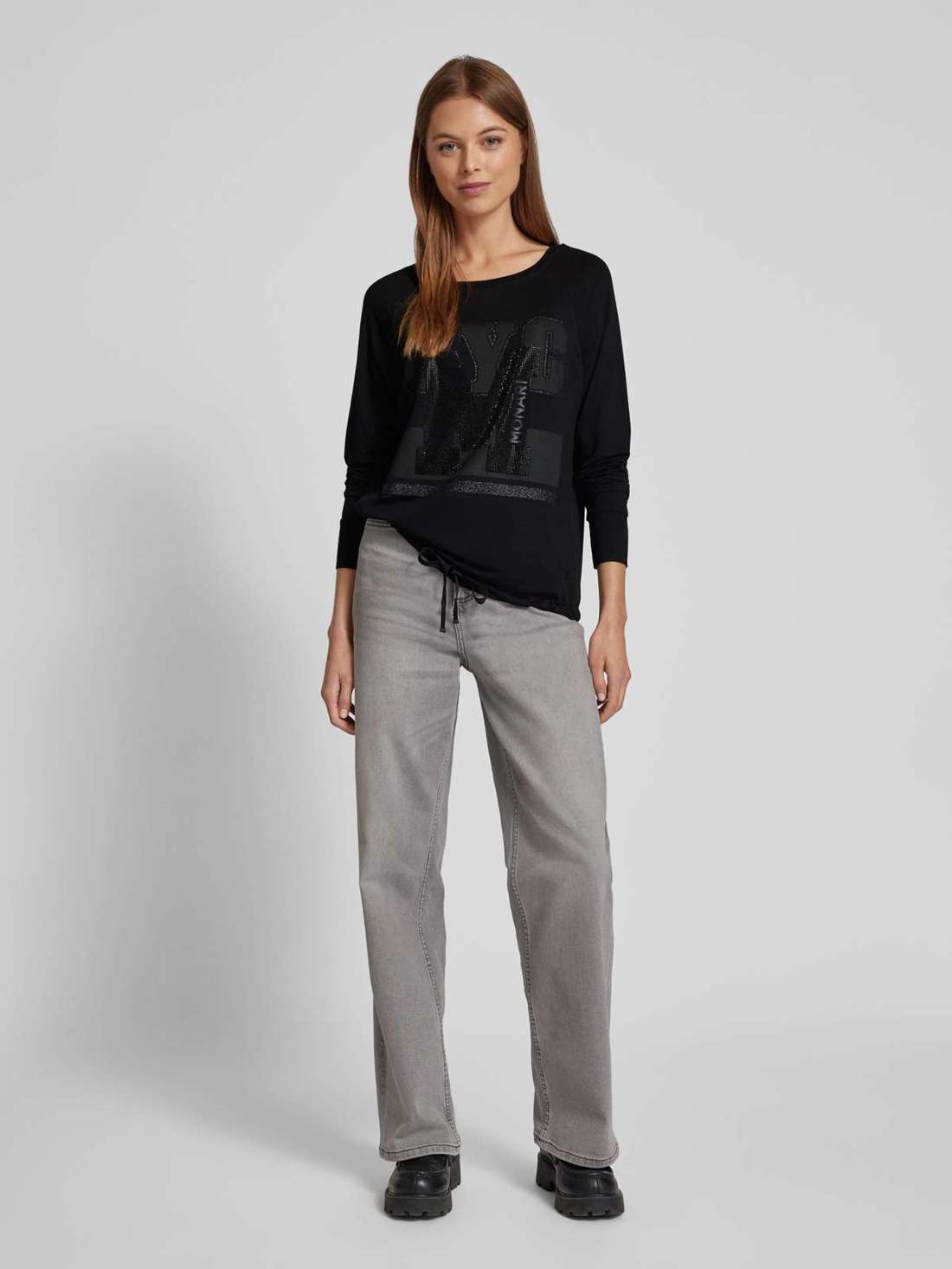 Толстовка с отделкой стразами