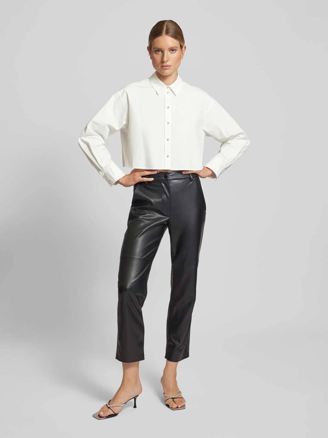 Блузка-рубашка стандартного кроя с манжетами