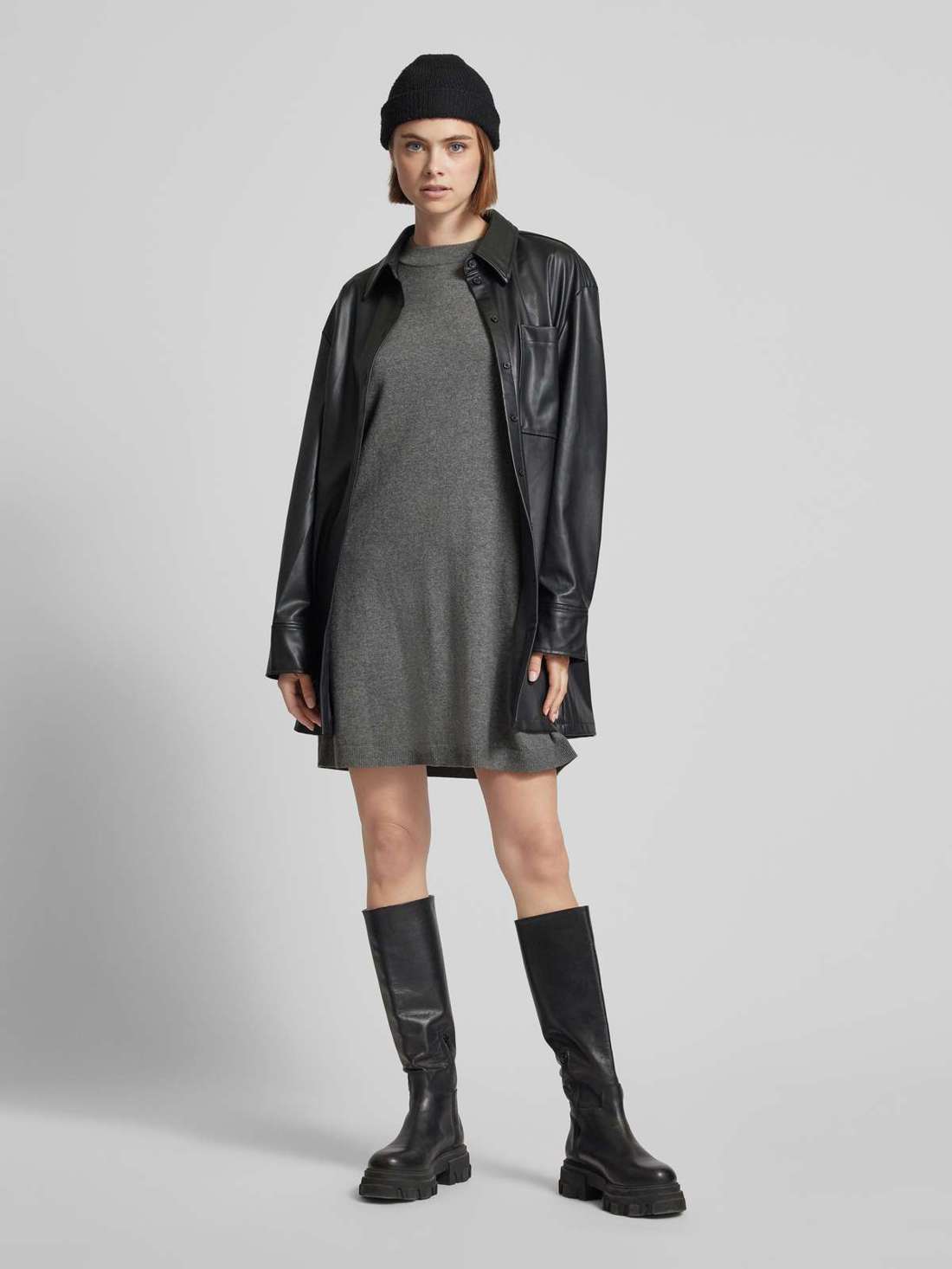 Трикотажное платье с круглым вырезом