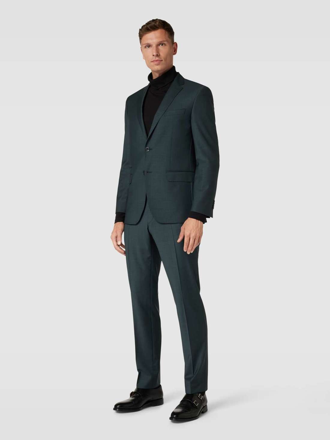 Куртка на двух пуговицах с нагрудным прорезным карманом