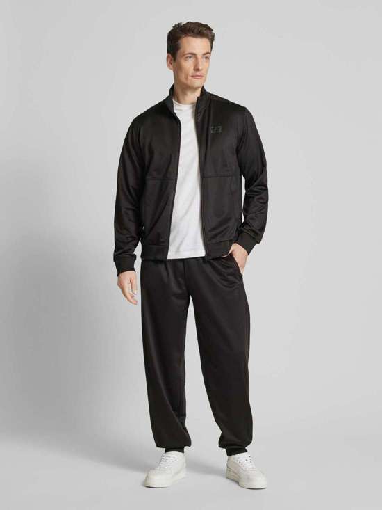 Спортивный костюм с принтом этикетки