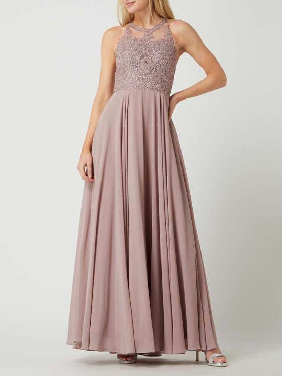 Вечернее платье с декоративной отделкой