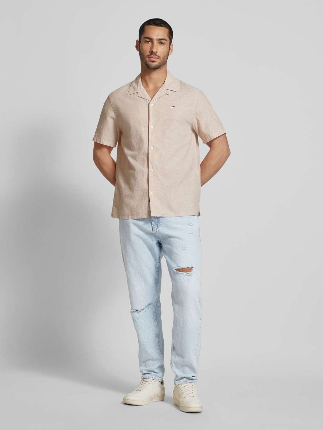 Свободные джинсы зауженного кроя с потертым видом ISAAC