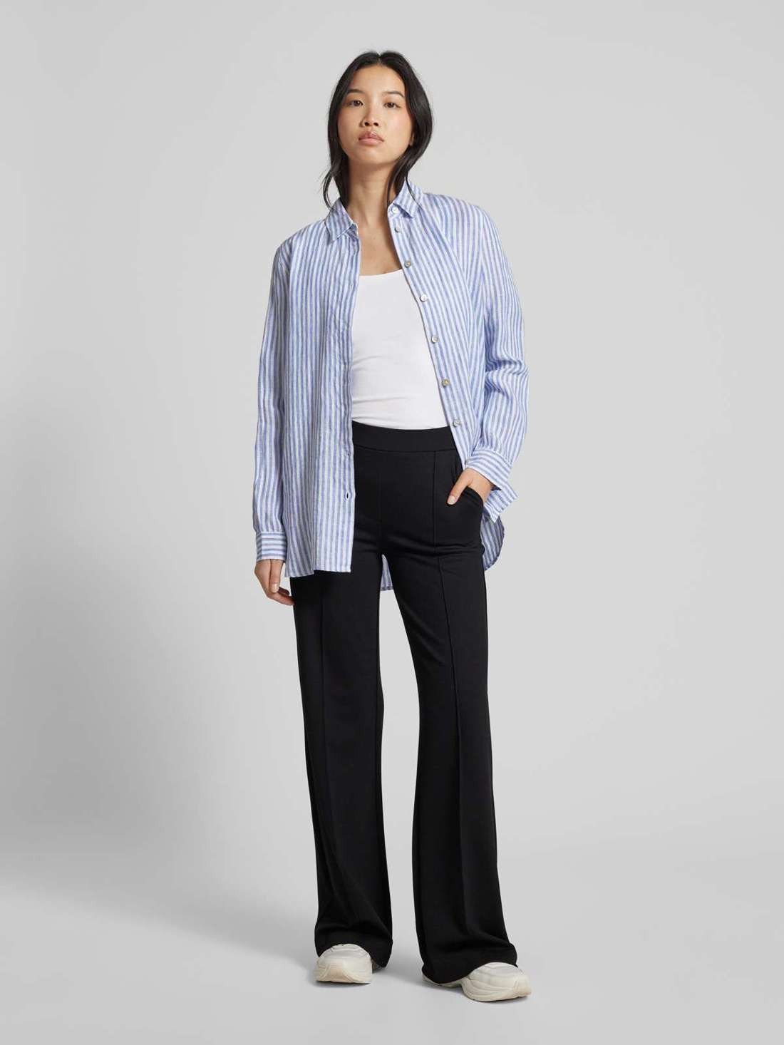 Брюки из ткани стандартного кроя с фиксированными складками