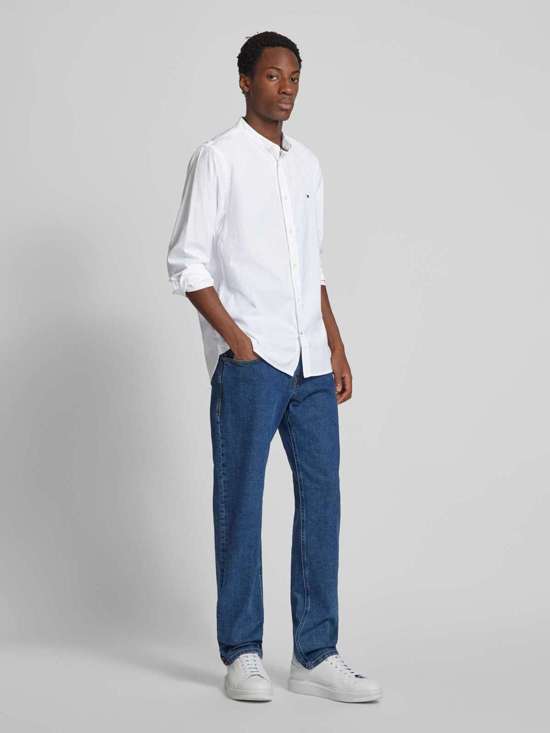 Повседневная рубашка стандартного кроя с воротником-стойкой