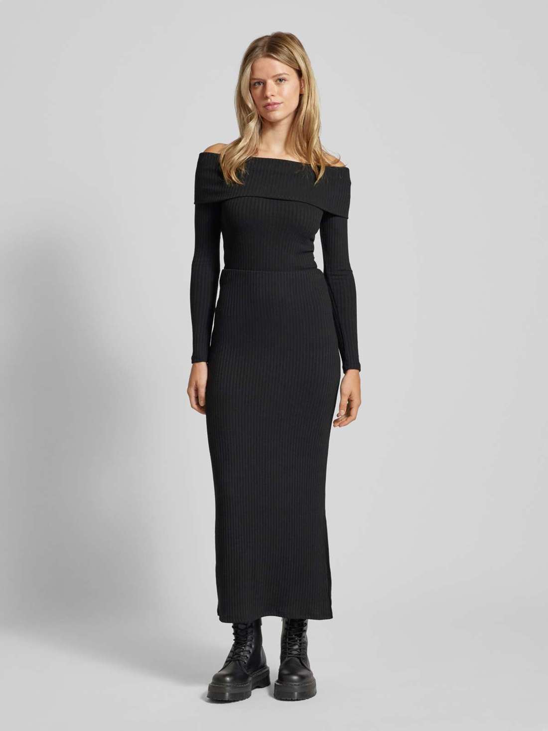 Трикотажная рубашка с вырезом Кармен EMMY