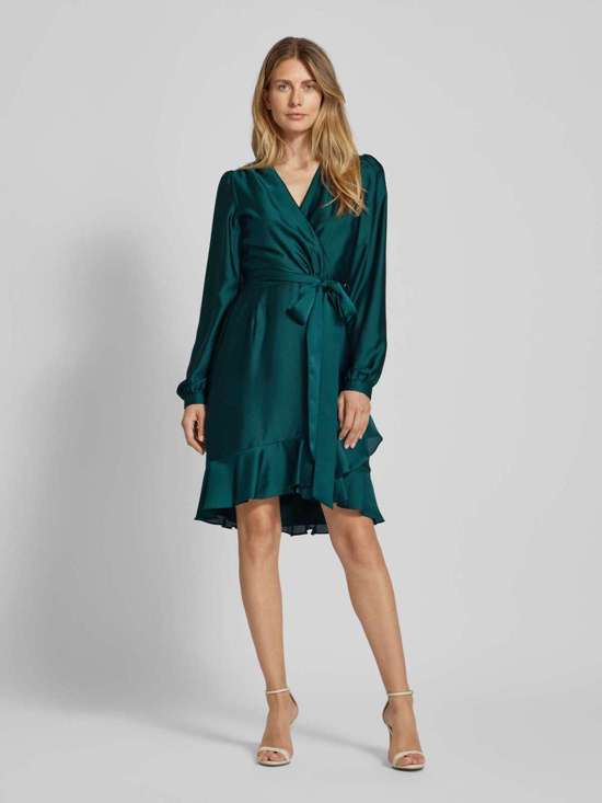 Коктейльное платье с запахом