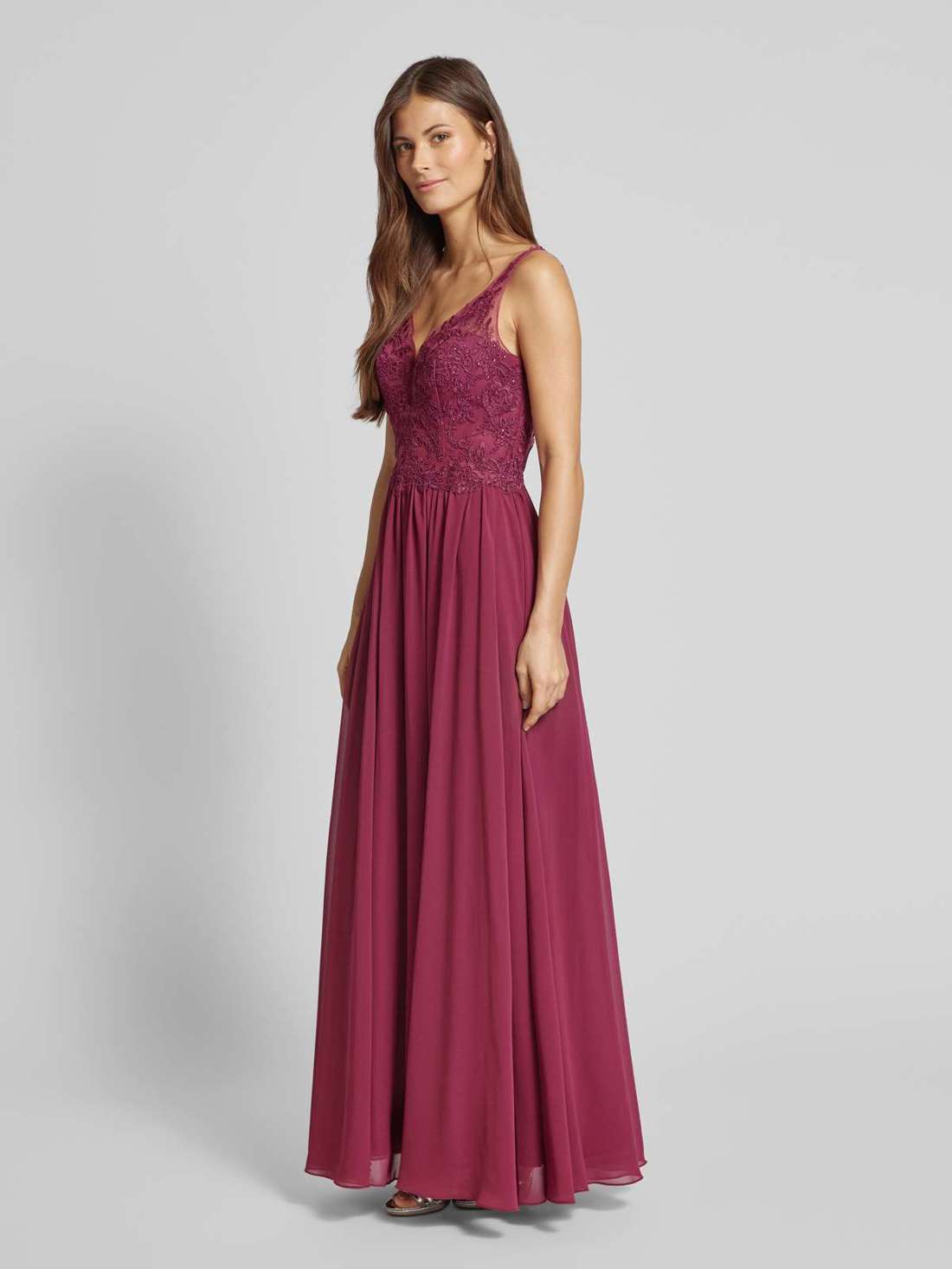 Вечернее платье с вырезом в форме сердца