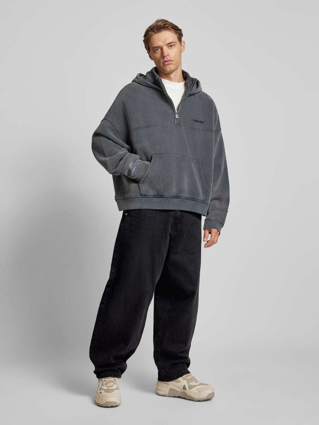 Джинсы мешковатого кроя с застежкой на пуговицу и молнию