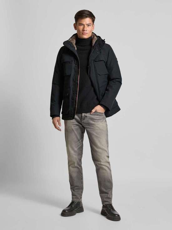 Парка стандартного кроя со съемным капюшоном и подкладкой из искусственного меха