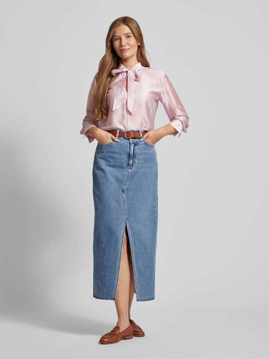 Блузка стандартного кроя с бантом