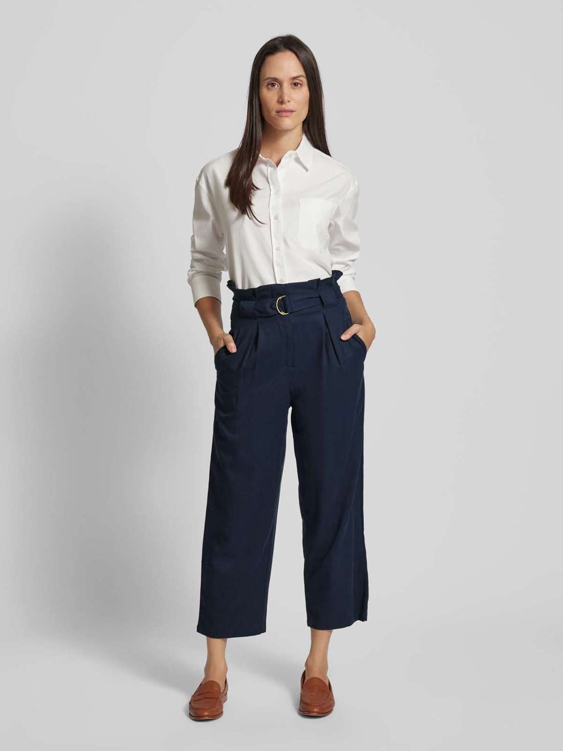 Брюки-папки укороченного кроя с тканевым поясом