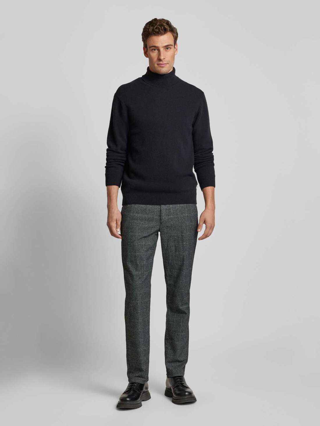 Тканевые брюки стандартного кроя с разделительными швами