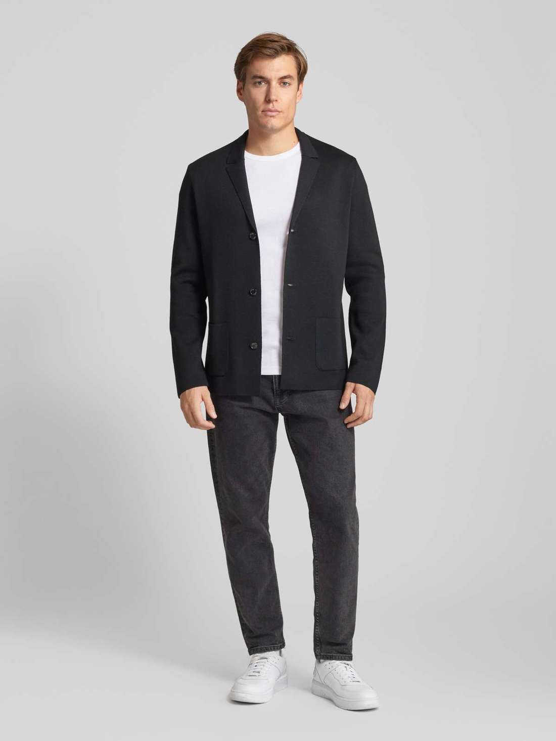 Рубашка приталенного кроя с длинными рукавами и круглым вырезом в рубчик