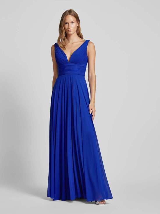 Вечернее платье со складками