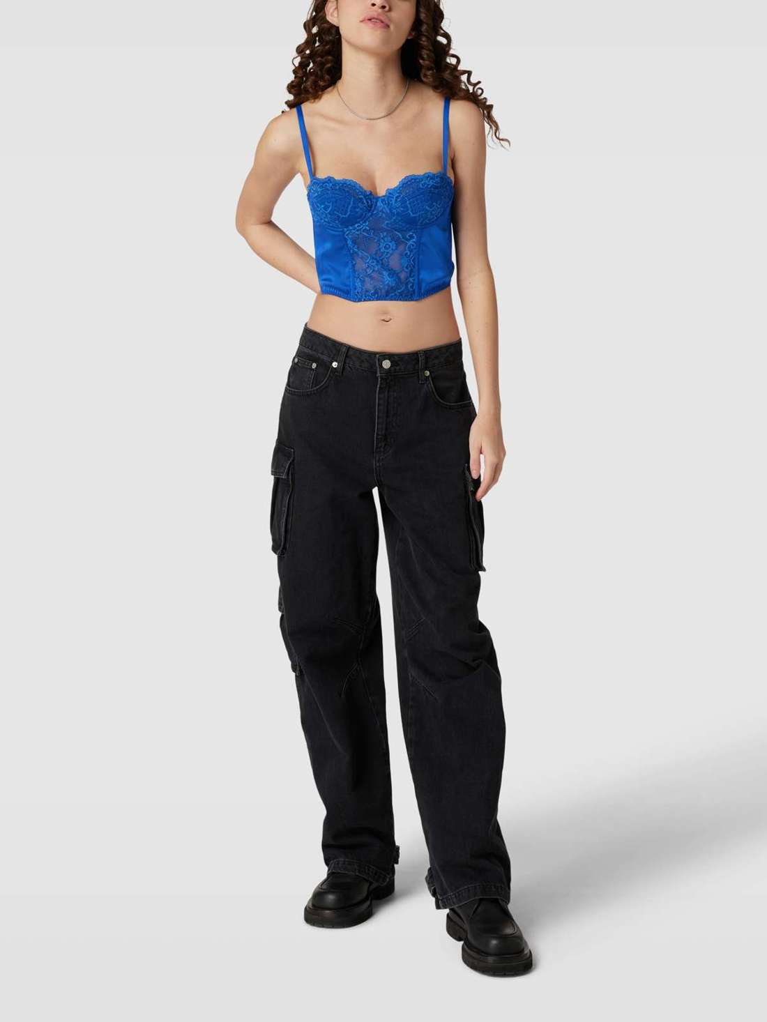 Укороченный топ с английской вышивкой