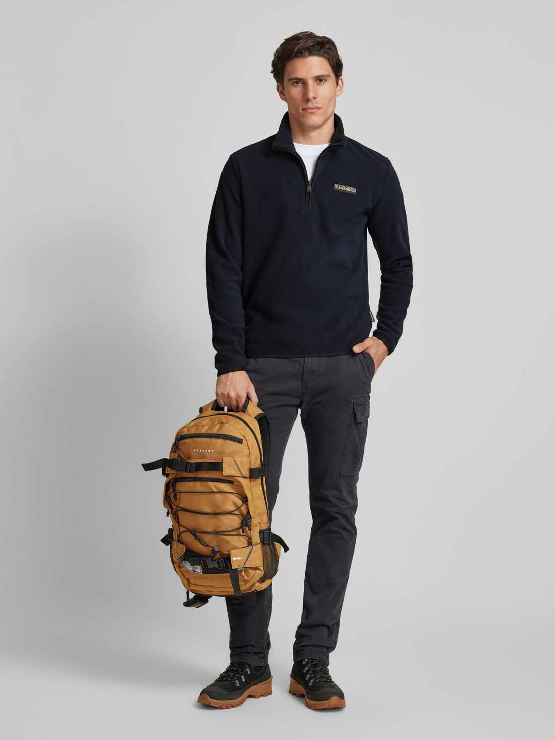 Толстовка с воротником стойкой