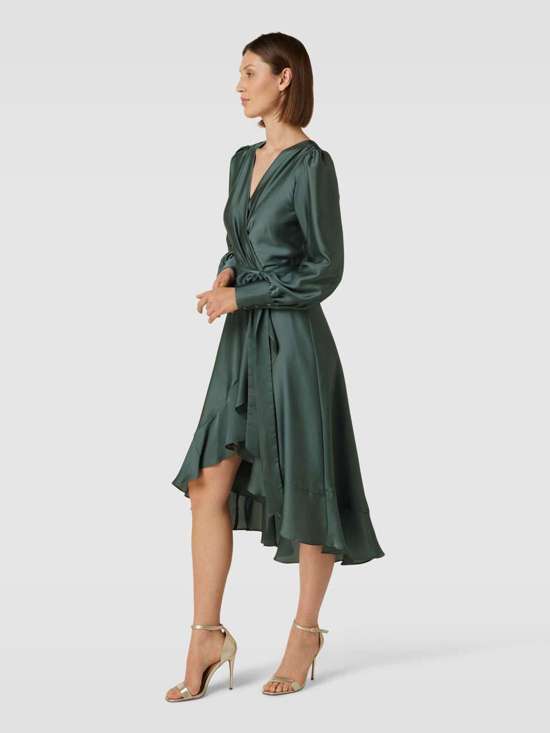 Коктейльное платье с поясом