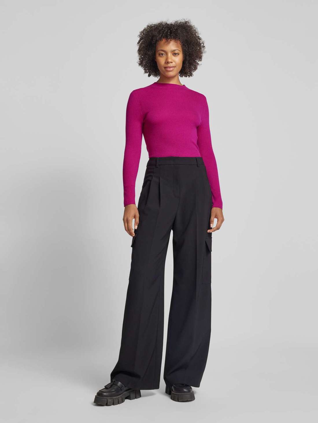 Вязаный свитер с круглым вырезом