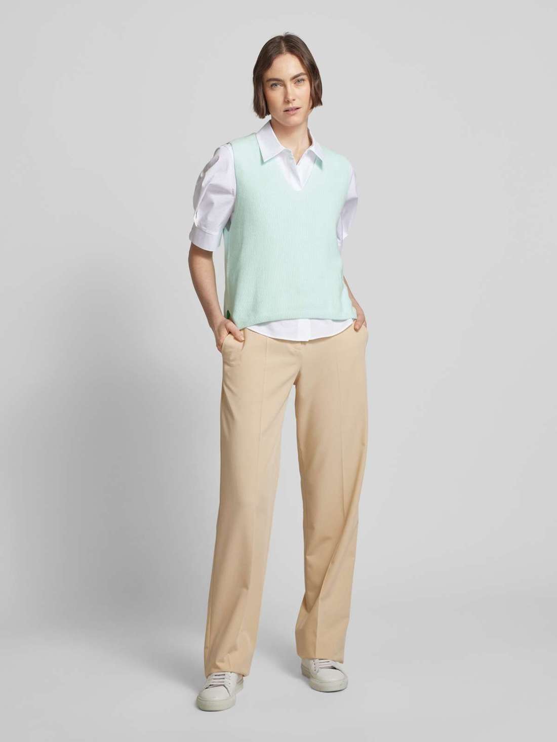 Вязаный топ с V-образным вырезом