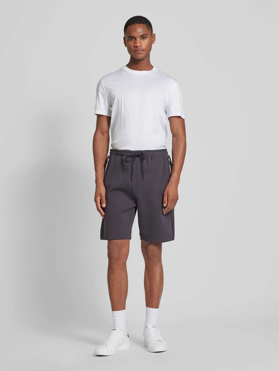 Шорты с аппликацией-лейблом Headlo