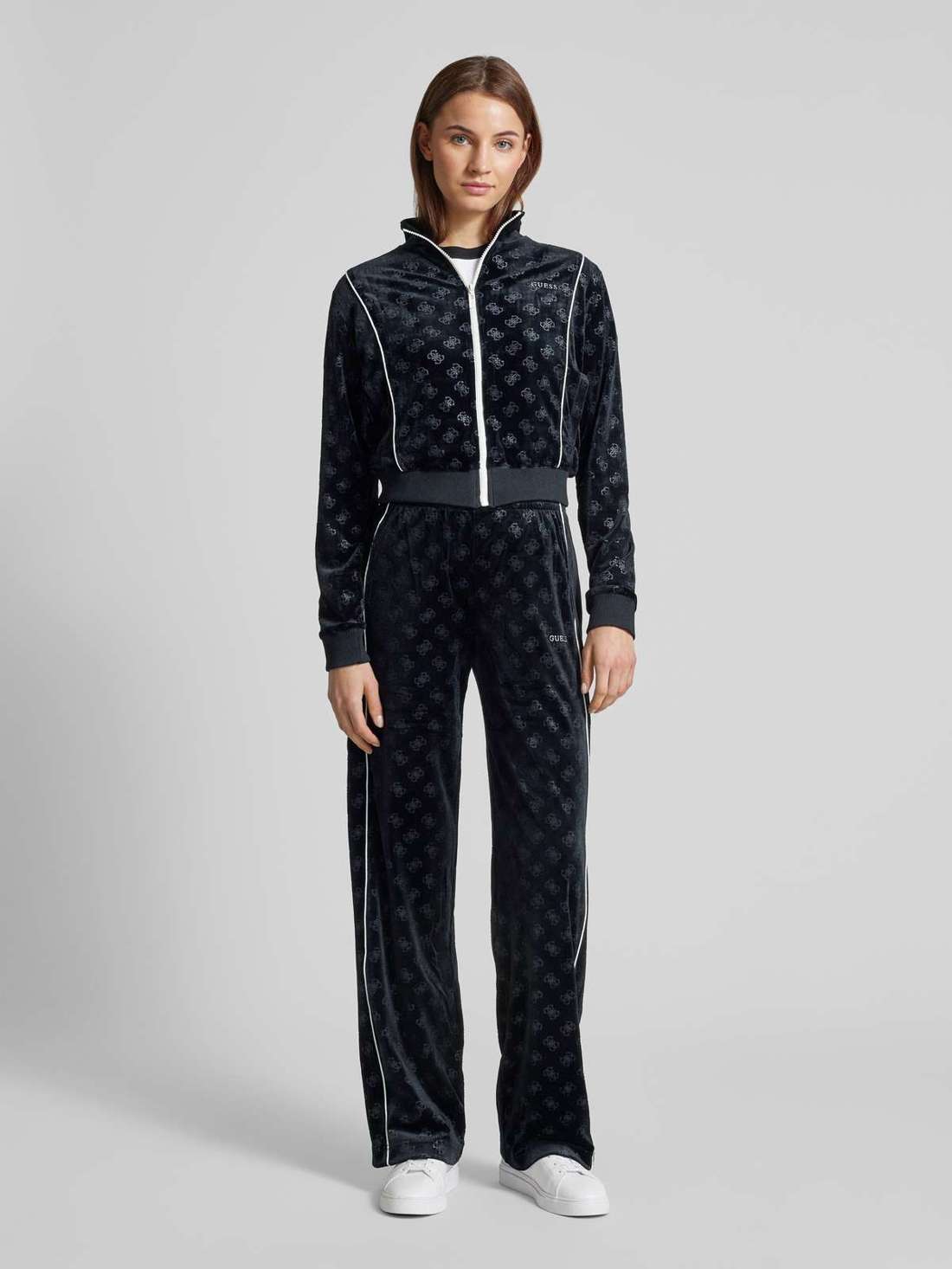 Спортивные брюки прямого кроя с отстрочкой-лейблом KRISSY