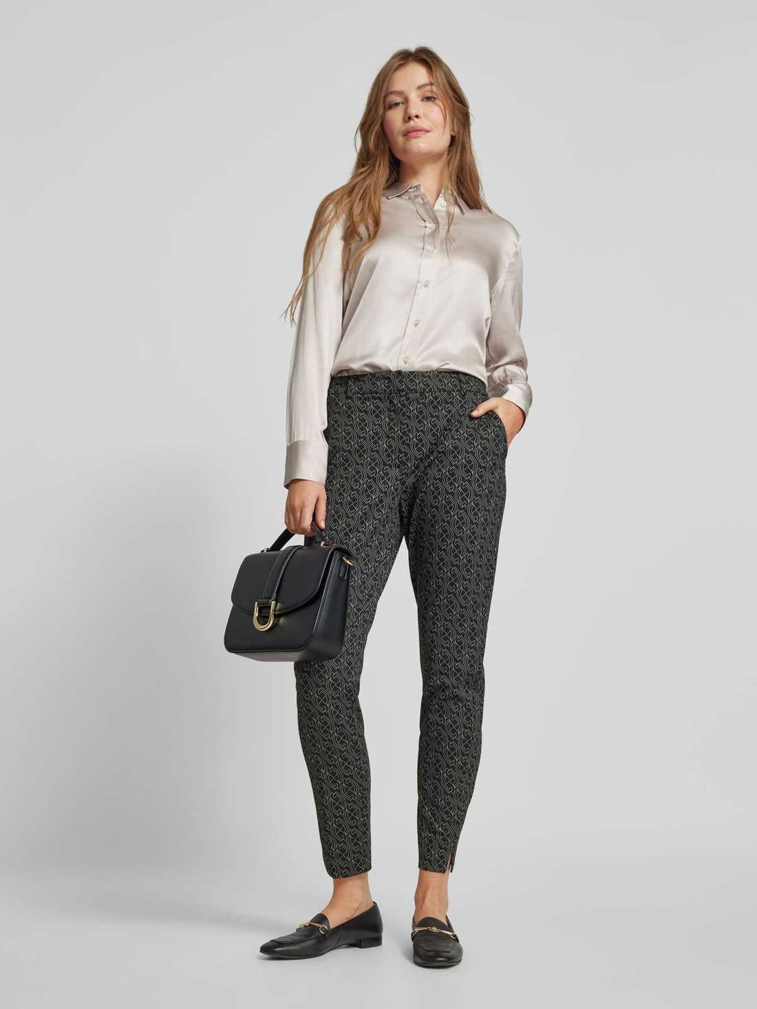 Брюки узкого кроя с боковыми карманами