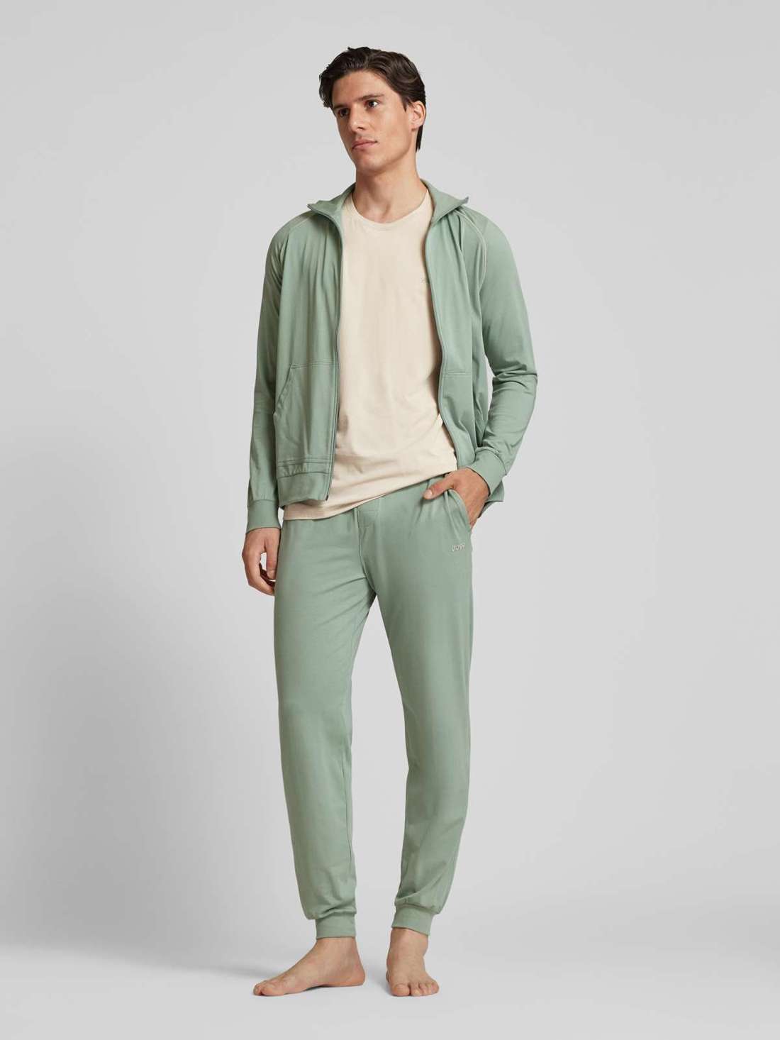 Футболка с вышивкой этикетки MIX&MATCH