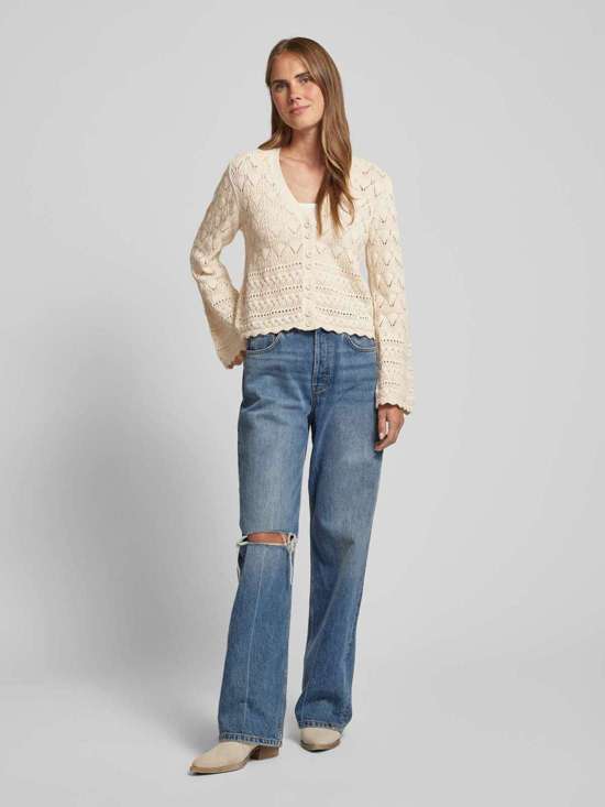 Женский кардиган с вязаным узором