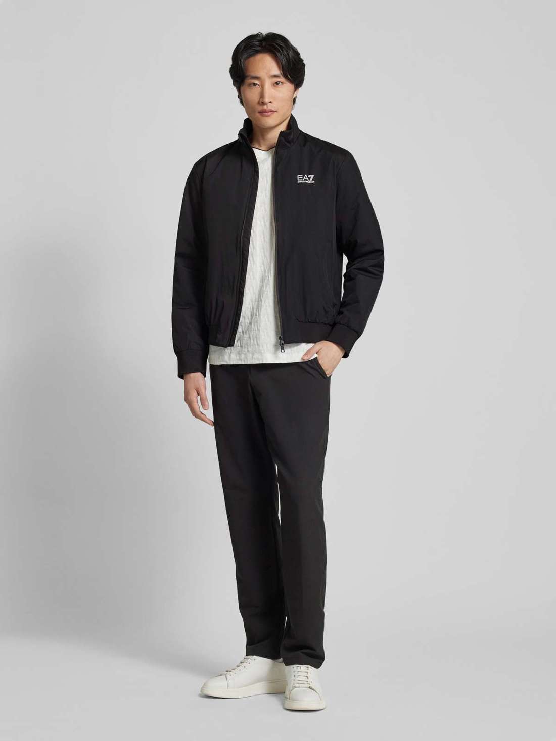 Бомбер с принтом этикеток