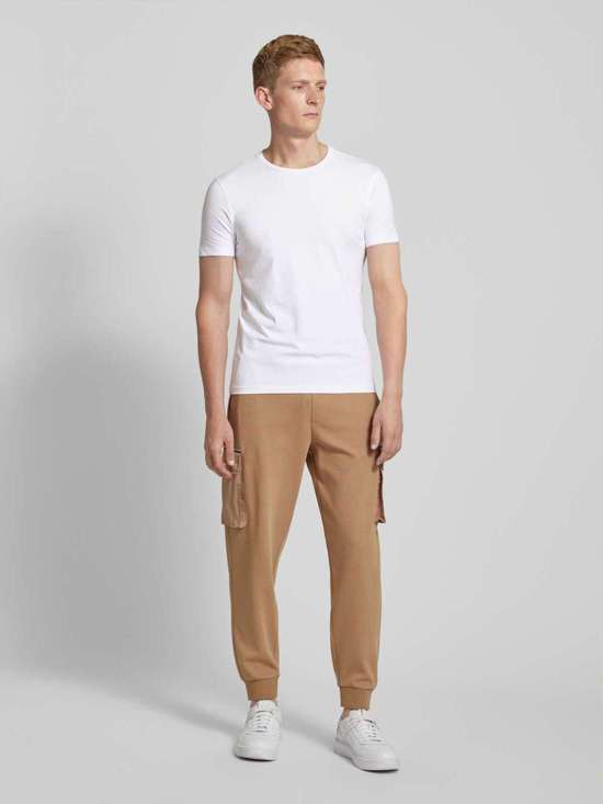 Футболка однотонного дизайна