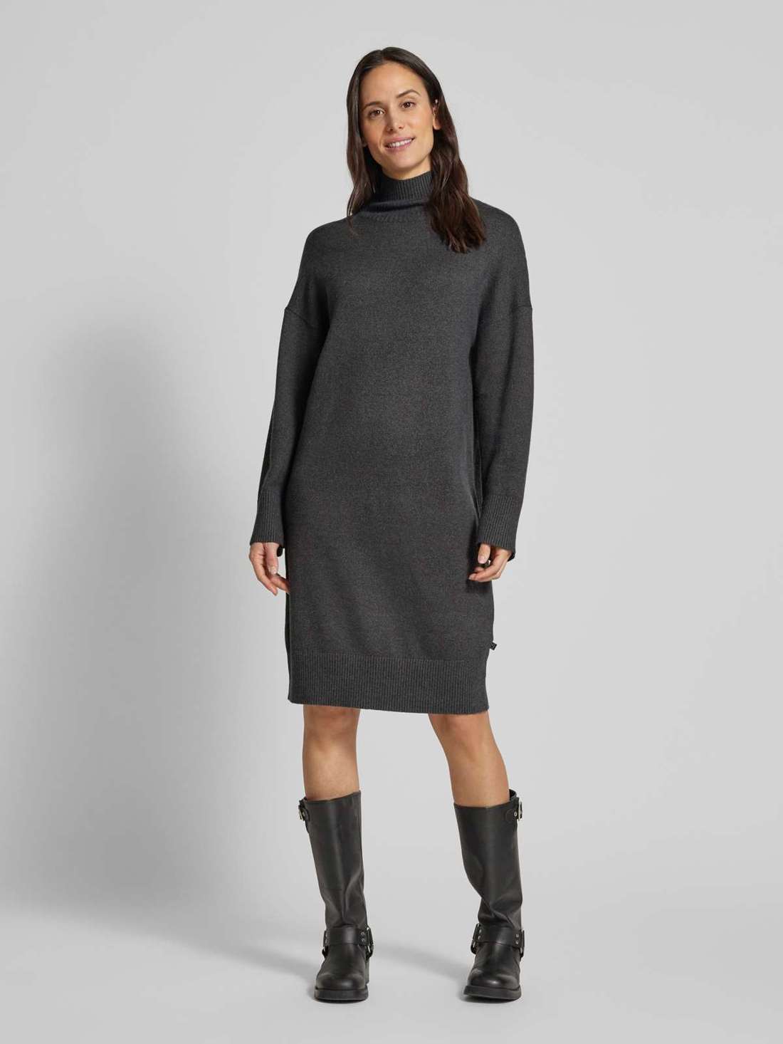 Трикотажное платье длиной до колена с ребристыми манжетами