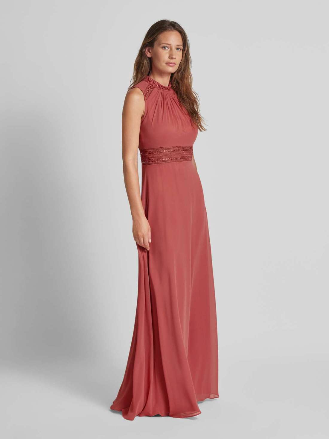 Вечернее платье с кружевом крючком