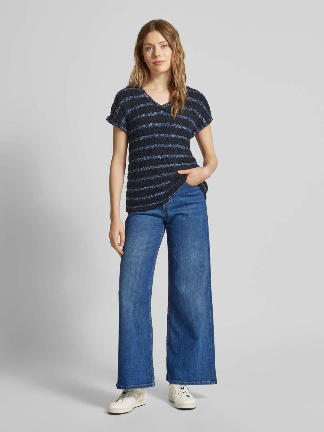 Трикотажная рубашка с V-образным вырезом