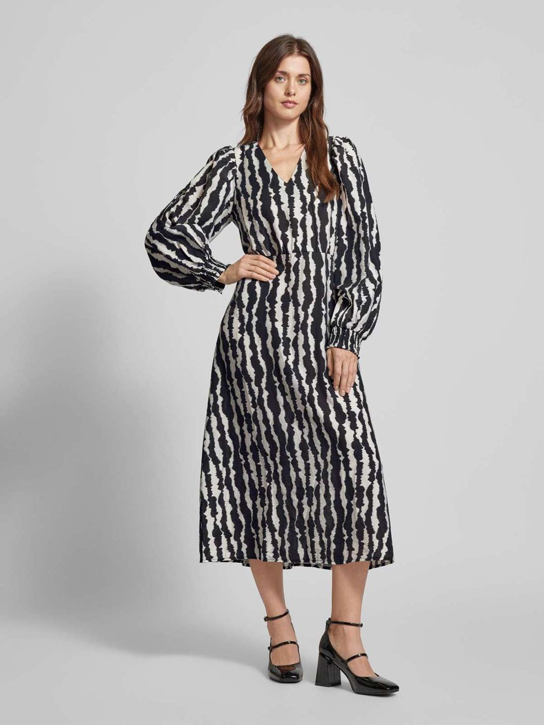 платье миди с V-образным вырезом ZENA