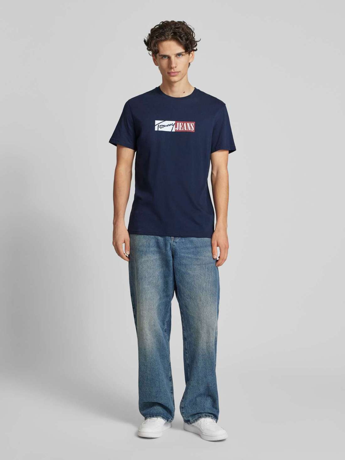 Футболка узкого кроя с принтом этикетки