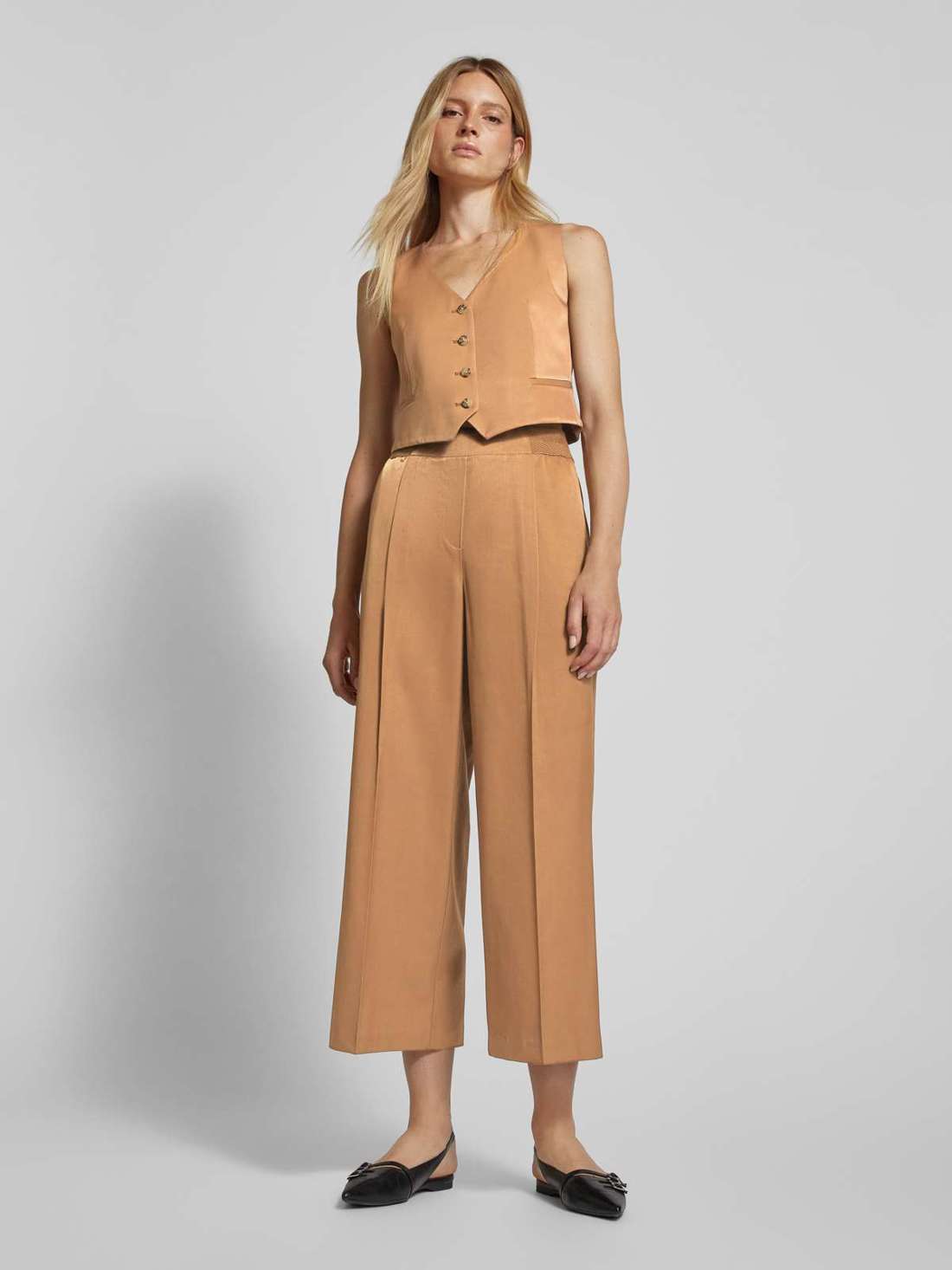 Жилет с прорезными карманами