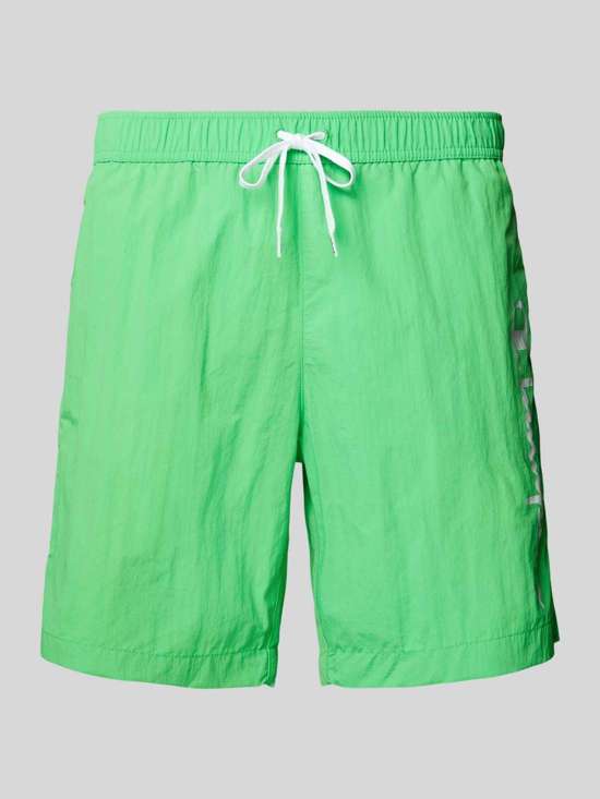 Купальные шорты стандартного кроя с принтом этикетки